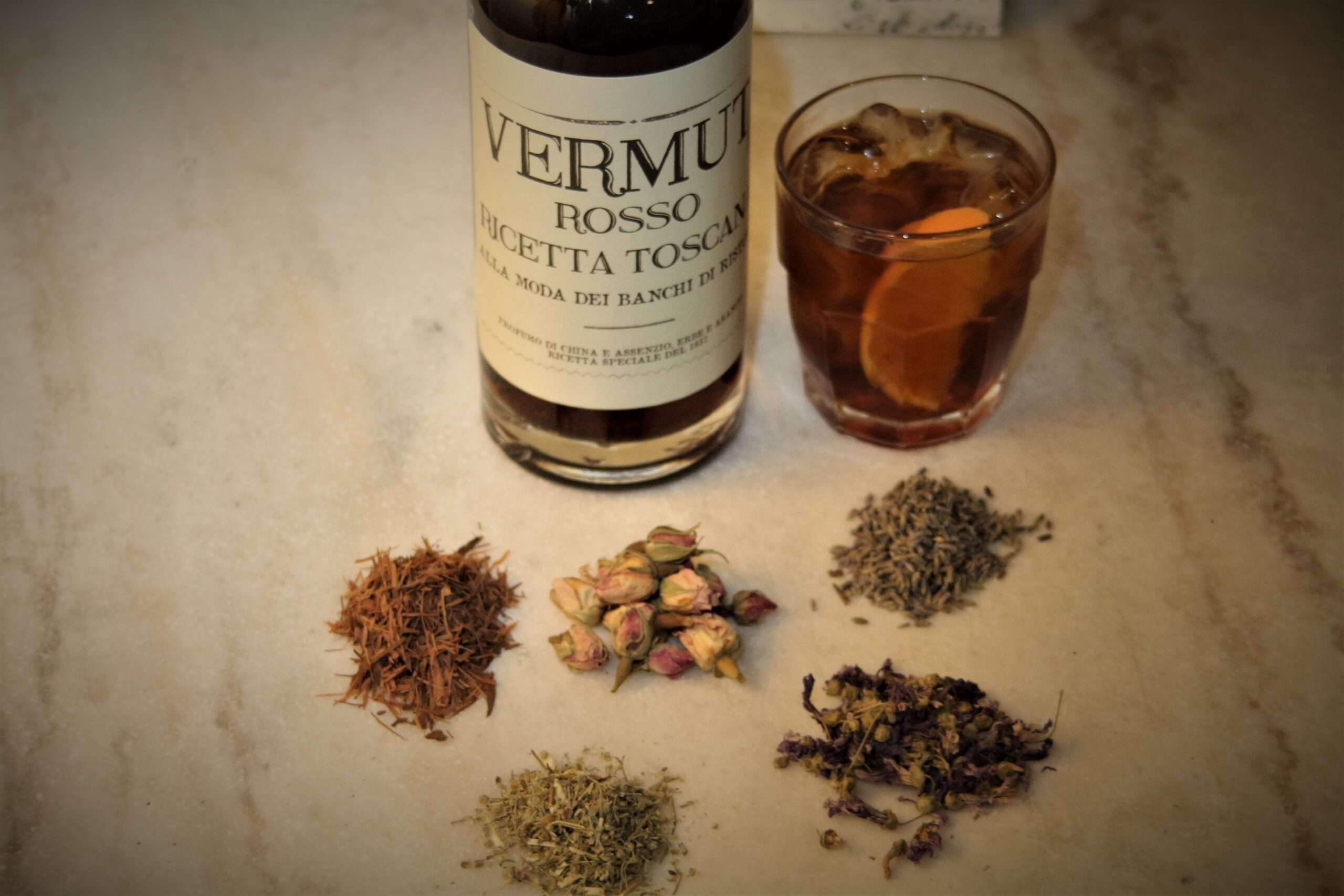 Botaniche e vermut toscano prodotti a Volterra