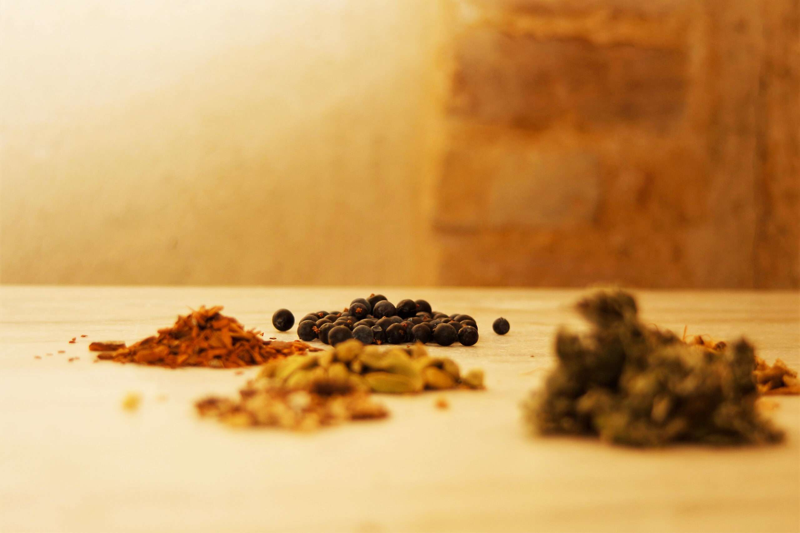 Dettaglio di botaniche utilizzate nella produzione dei distillati